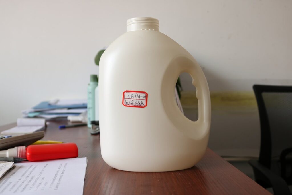 2000ml PE Plastic Detergent Bottle with Handle
